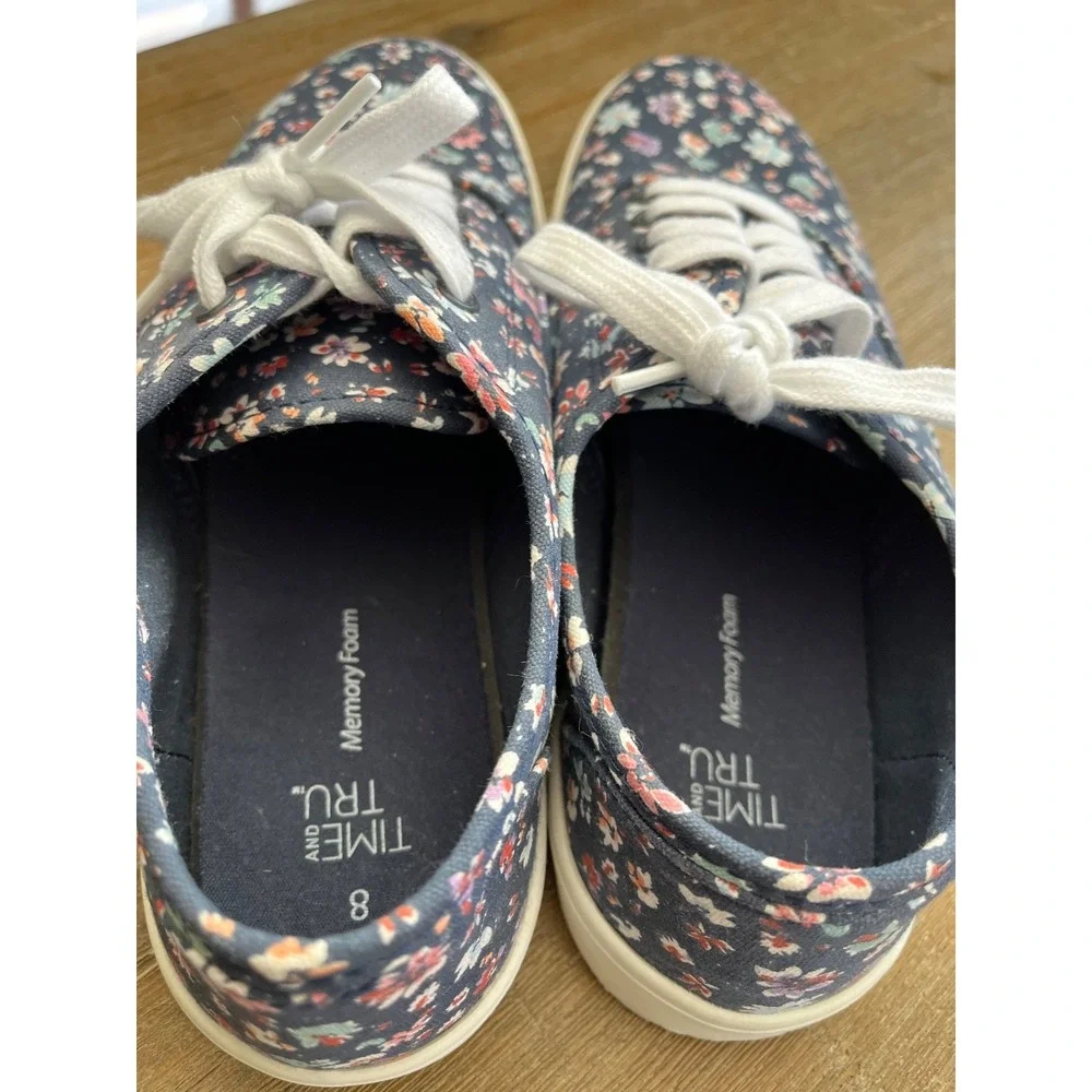 Time and Tru Women's Floral Lace Up Memory Foam Navy Sneakers Sz 8 EUC Comfort